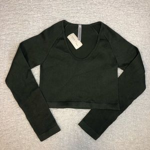 FOREVER 21 LONG SLEEVE CROP -M